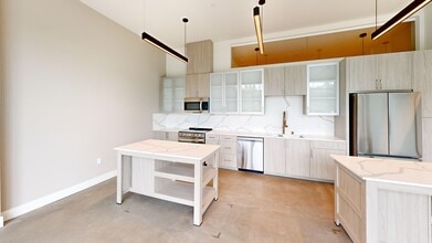 21010 Erwin St, Woodland Hills, CA à louer Photo intérieure– Image 2 sur 9