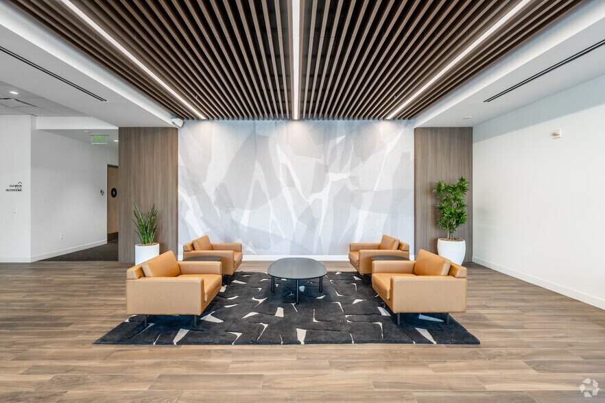 3515 Harbor Blvd, Costa Mesa, CA à louer - Hall d’entrée – Image 3 sur 14