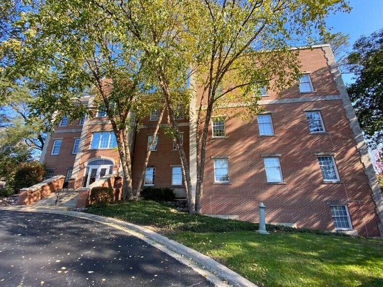 1121 E Main St, St Charles, IL à louer - Photo de l’immeuble – Image 3 sur 21