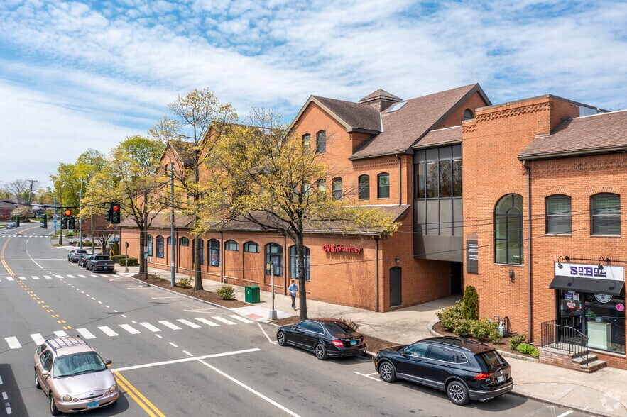 120-150 E Putnam Ave, Cos Cob, CT à louer - Photo de l’immeuble – Image 1 sur 2