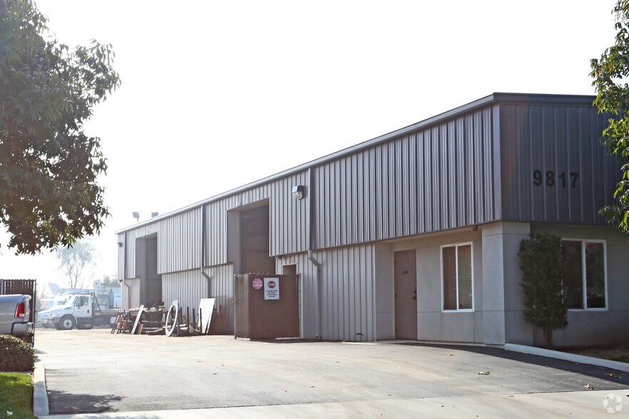 9817 W Grove Ave, Visalia, CA à louer - Photo de l’immeuble – Image 2 sur 4
