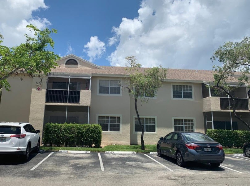 700 Cypress Club Way, Pompano Beach, FL à vendre Photo principale– Image 1 sur 1