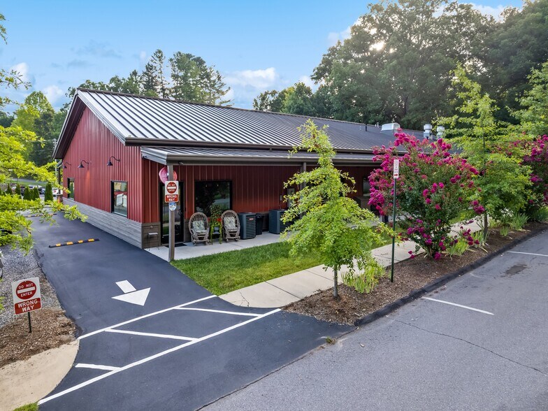 62 Overbrook St, Waynesville, NC à vendre - Photo de l’immeuble – Image 3 sur 44