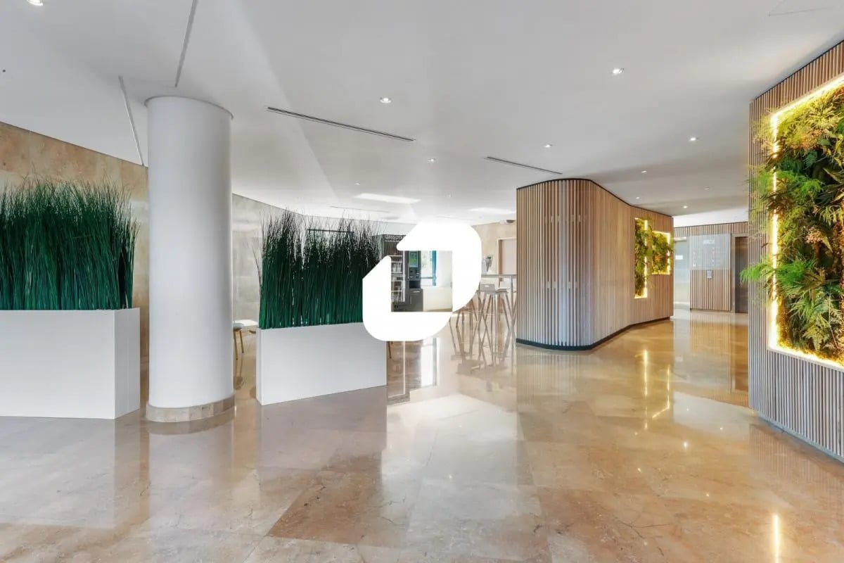 Local d’activités dans Noisy-le-Grand à louer Photo de l’immeuble– Image 1 sur 13