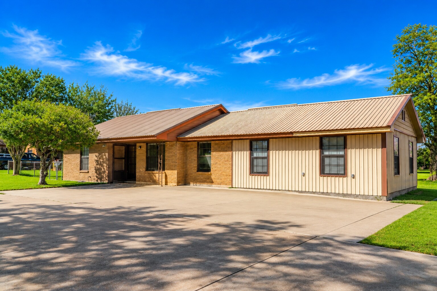 4959 US-90, Alleyton, TX à vendre Photo de l’immeuble– Image 1 sur 24