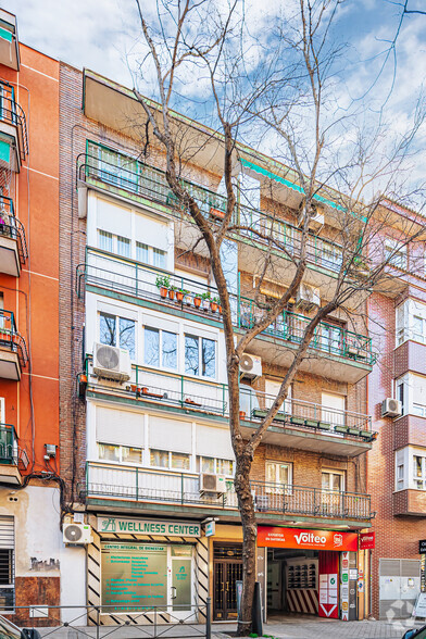Immeuble residentiel dans Madrid, Madrid à vendre - Photo de l’immeuble – Image 2 sur 2