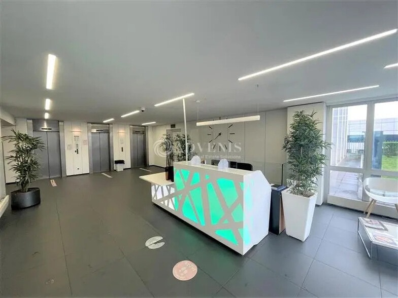 Bureau dans Charenton-le-Pont à louer - Hall d’entrée – Image 2 sur 2