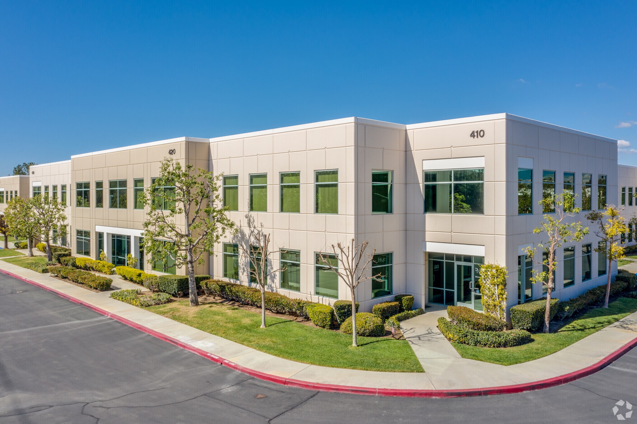 420 Goddard, Irvine, CA à louer Photo principale– Image 1 sur 8