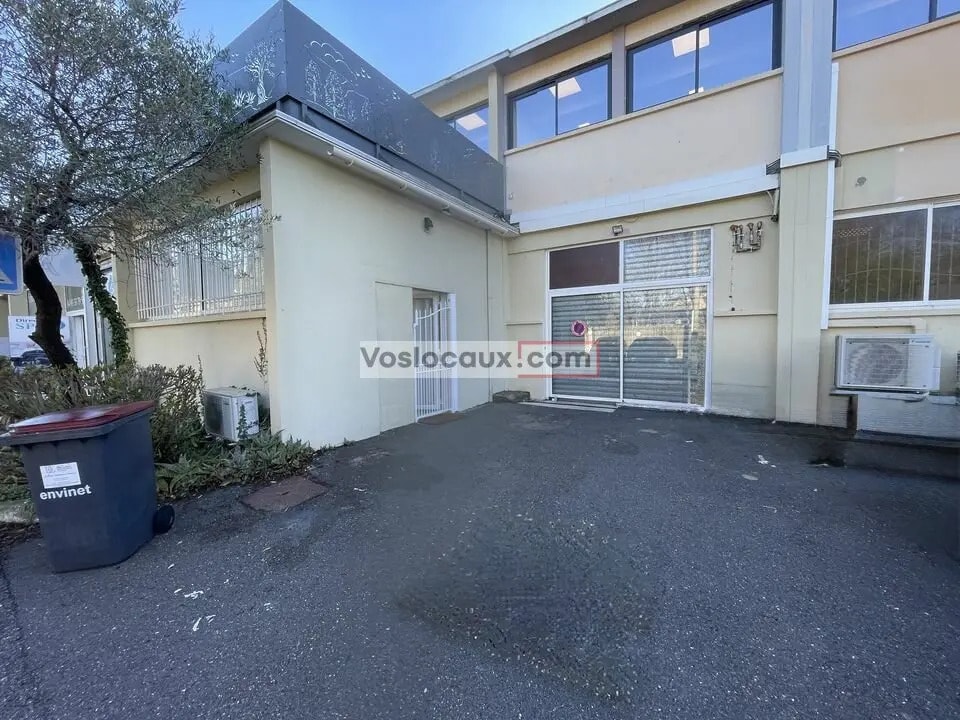 Local d’activités dans Villeneuve-Loubet à louer Photo de l’immeuble– Image 1 sur 5