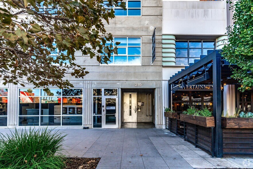 216-218 The Promenade N, Long Beach, CA à louer - Photo de l’immeuble – Image 2 sur 7