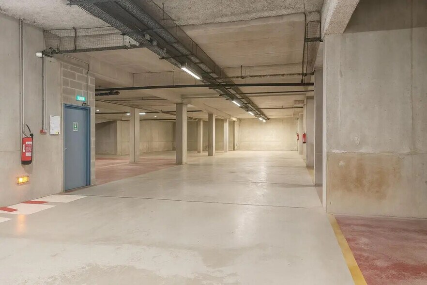 Industriel/Logistique dans Malakoff à louer - Photo de l’immeuble – Image 1 sur 6