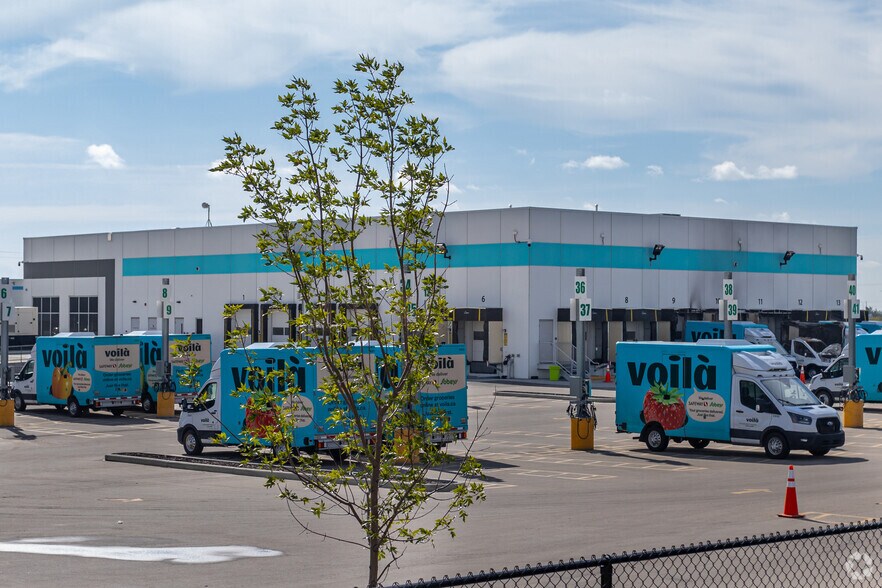 9706 135 St SW, Edmonton, AB à louer - Photo de l’immeuble – Image 3 sur 4