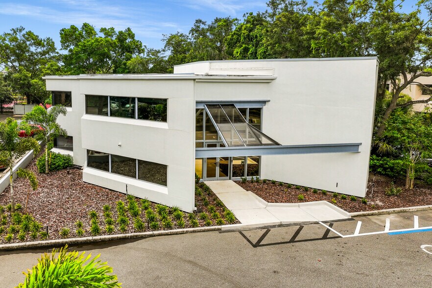 238 N Westmonte Dr, Altamonte Springs, FL à louer - Photo de l’immeuble – Image 2 sur 16