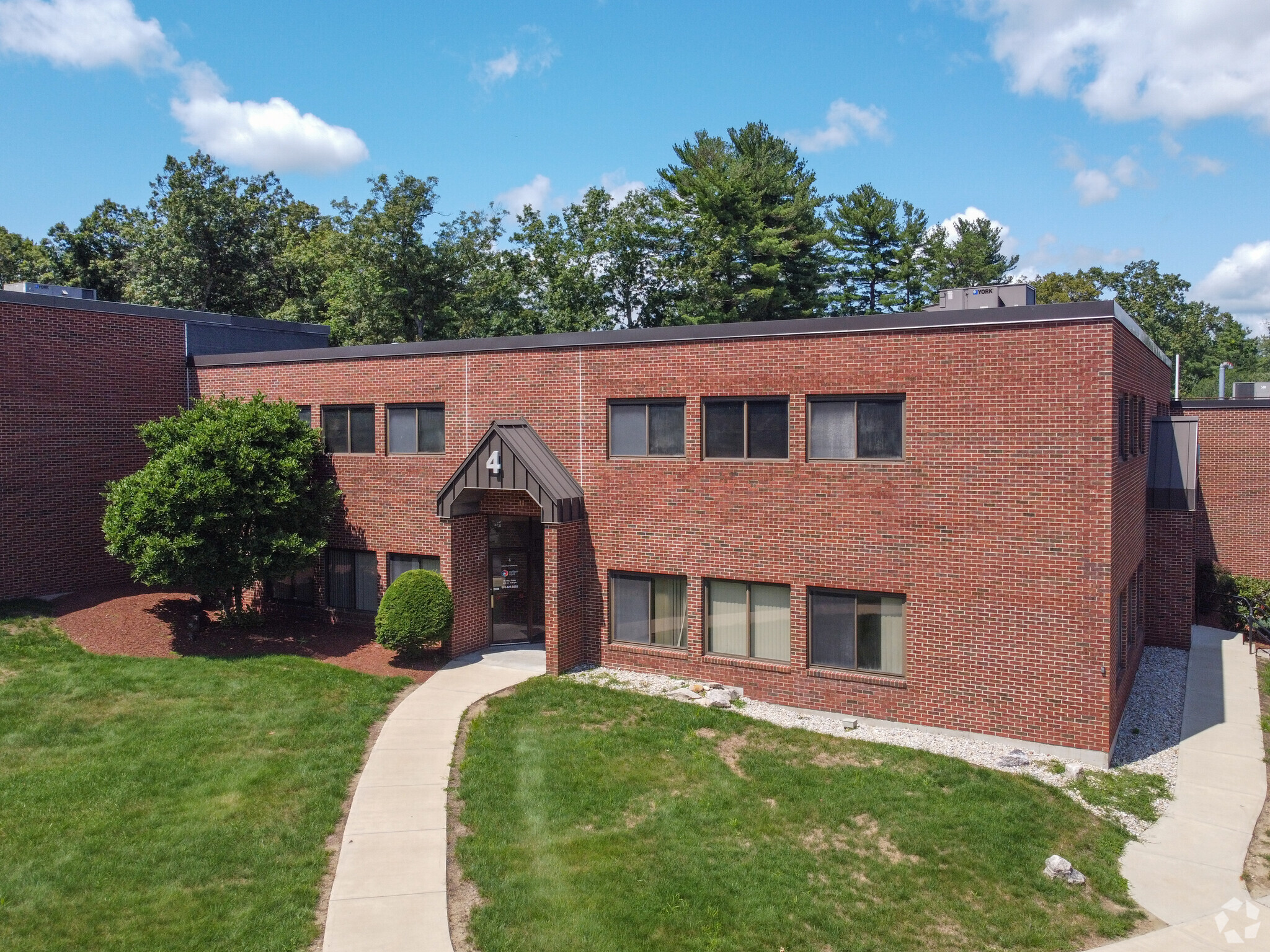 10 Commerce Park N, Bedford, NH à louer Photo principale– Image 1 sur 30