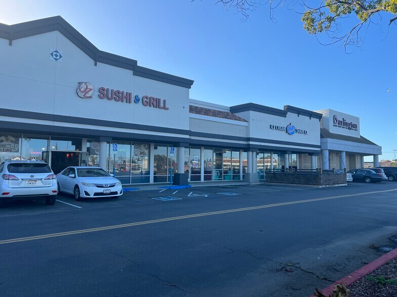 2314 W Kettleman Ln, Lodi, CA à louer - Photo de l’immeuble – Image 3 sur 10
