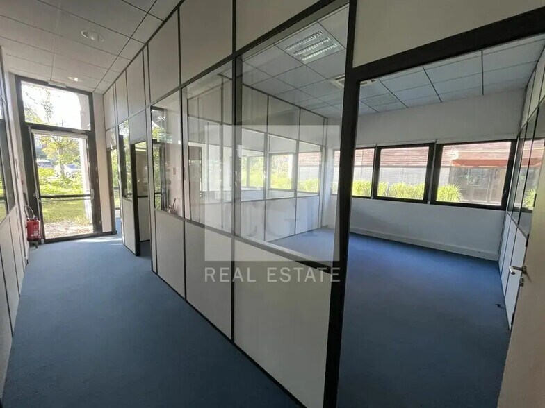 Bureau dans Saint-Priest à louer - Photo de l’immeuble – Image 3 sur 6