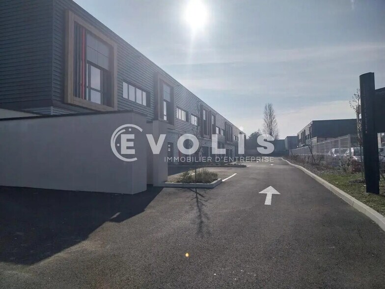 Bureau dans Saint-Quentin-Fallavier à louer - Photo de l’immeuble – Image 3 sur 4