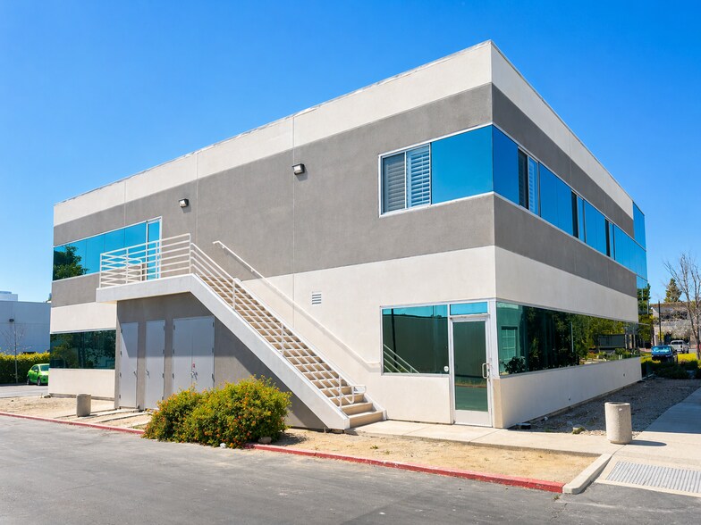 9565 Waples St, San Diego, CA à vendre - Photo de l’immeuble – Image 3 sur 6