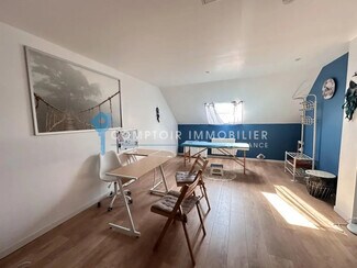 Plus de détails pour Local d'activités à louer