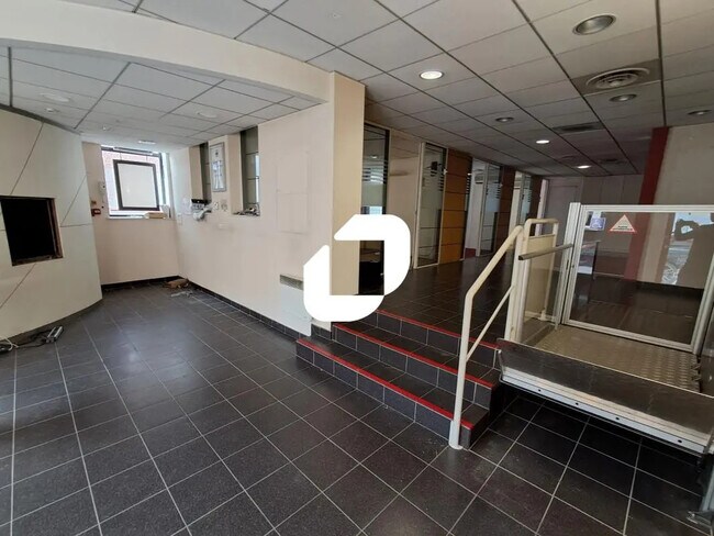 Plus de détails pour Local commercial à vendre