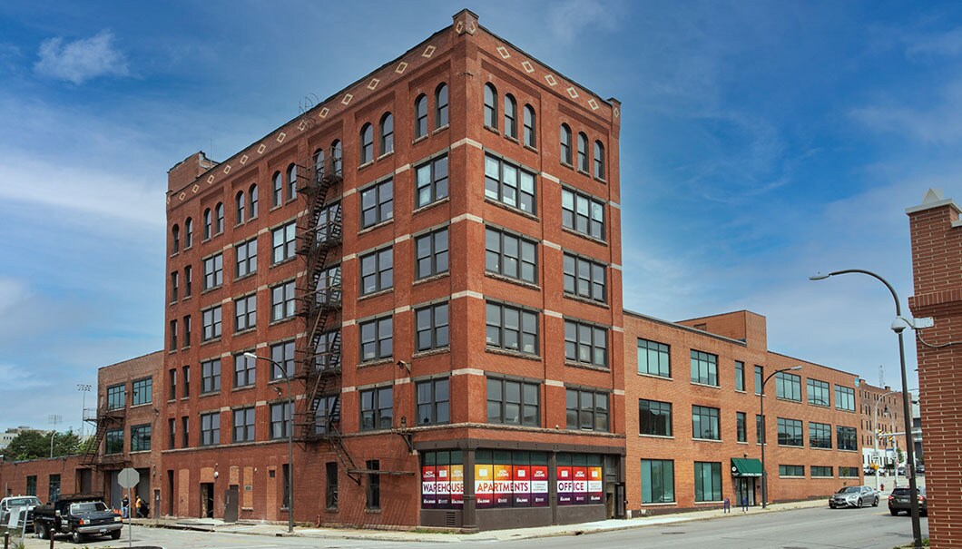 270 Michigan Ave, Buffalo, NY à louer Photo de l’immeuble– Image 1 sur 2