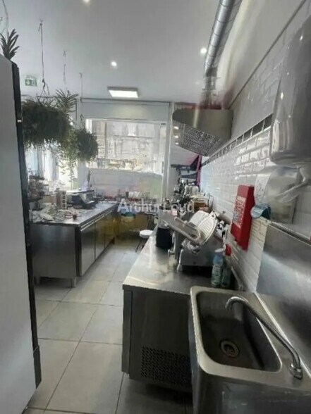 Local commercial dans Reims à louer - Photo intérieure – Image 2 sur 7