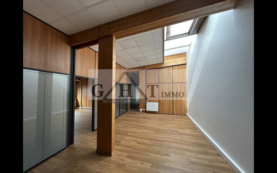 Bureau dans Linas à louer - Photo de l’immeuble – Image 2 sur 7