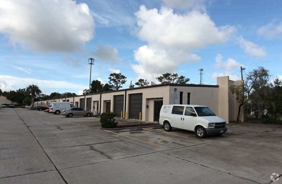 9214-9270 Lazy Ln, Tampa, FL à louer - Photo de l’immeuble – Image 3 sur 7