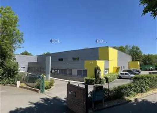 Local d’activités dans Trappes à louer - Photo de l’immeuble – Image 1 sur 7