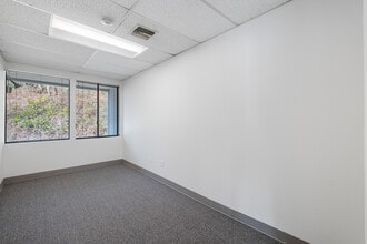 901 Rainier Ave N, Renton, WA à louer Photo intérieure– Image 2 sur 19