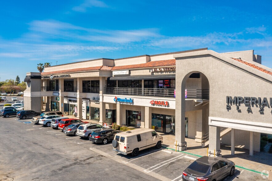 5555-5599 E Santa Ana Canyon Rd, Anaheim, CA à louer - Photo principale – Image 1 sur 13