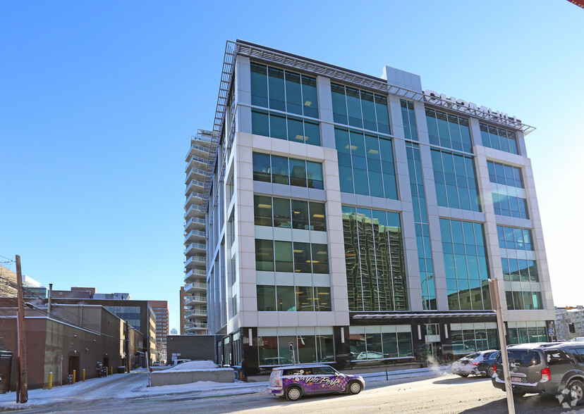540 12th Ave SW, Calgary, AB à louer - Photo de l’immeuble – Image 2 sur 7