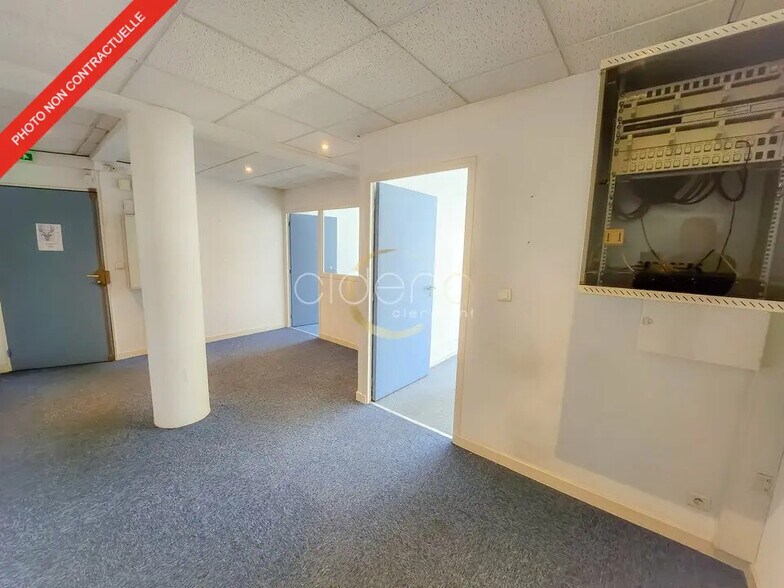 Bureau dans Clermont-Ferrand à louer - Photo de l’immeuble – Image 3 sur 17