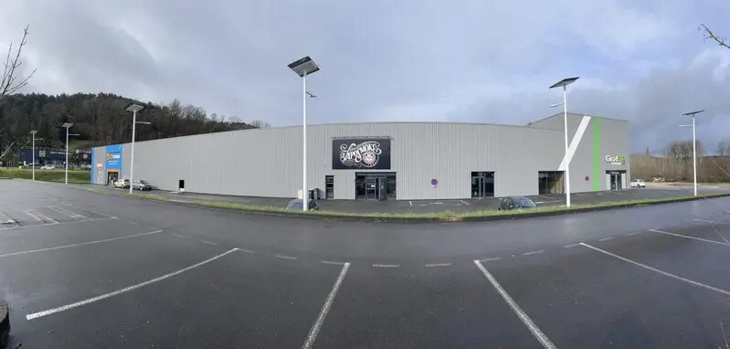 Local commercial dans Terrasson-Lavilledieu à louer - Photo de l’immeuble – Image 3 sur 3