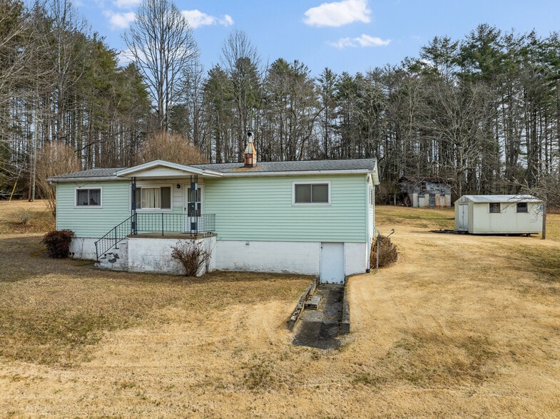 146 Monteith Rd, Brevard, NC à vendre - Photo de l’immeuble – Image 2 sur 36