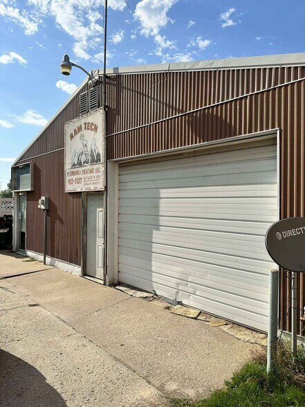 317 E Wolf River Ave, New London, WI à louer - Photo de l’immeuble – Image 2 sur 5