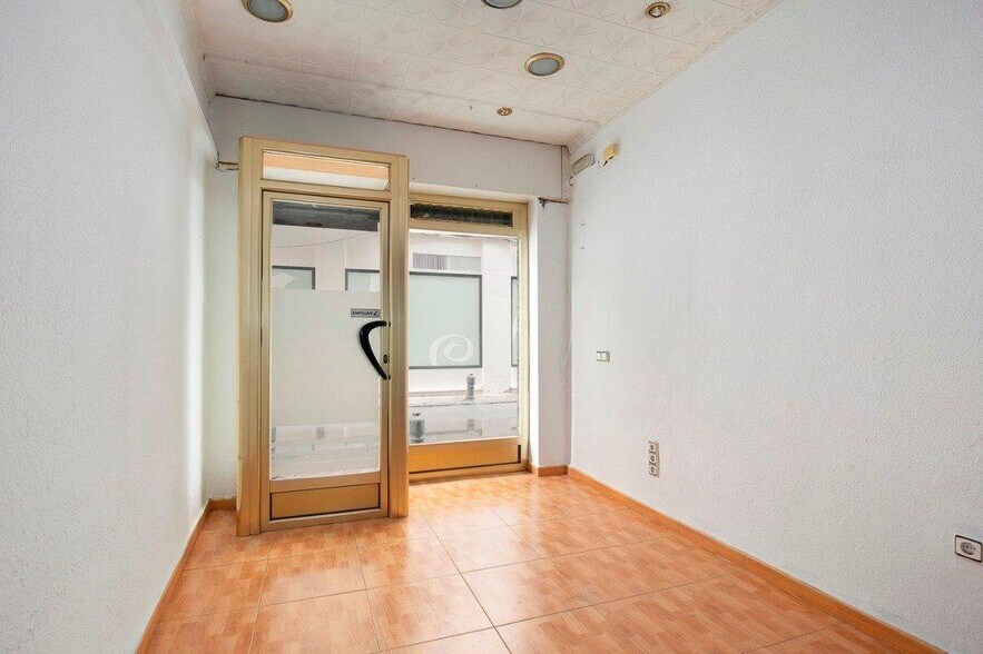 Local commercial dans Granada à louer - Photo de l’immeuble – Image 1 sur 11