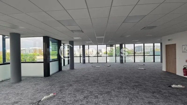 Bureau dans Ivry-sur-Seine à louer - Photo de l’immeuble – Image 3 sur 16