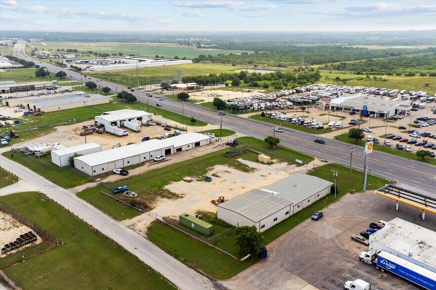 2305 N Main St, Cleburne, TX à vendre - Photo de l’immeuble – Image 2 sur 52