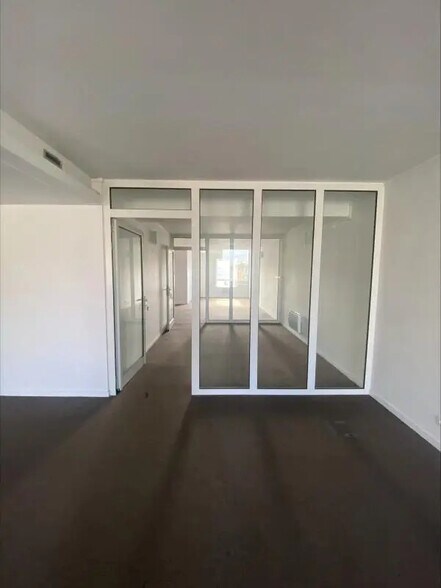 66 Bis Rue Laferrière, Paris à louer - Photo de l’immeuble – Image 3 sur 7