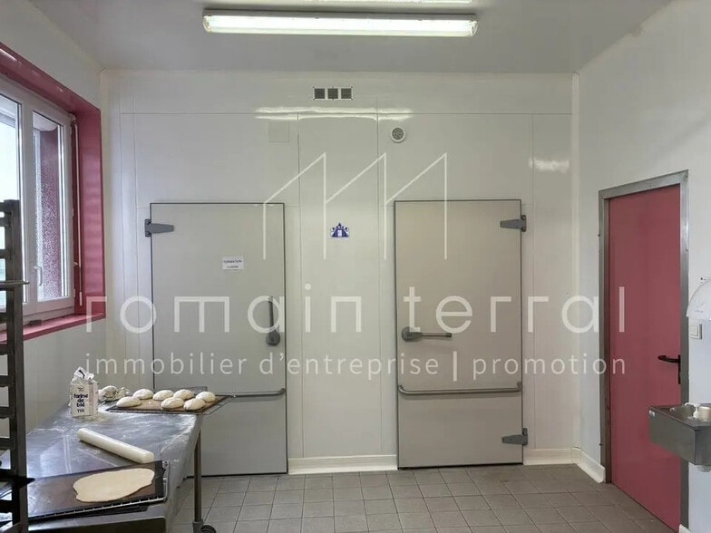Local d’activités dans Limoges à louer - Photo de l’immeuble – Image 3 sur 4