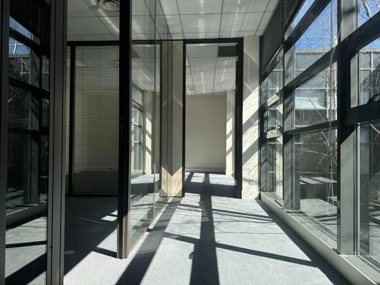 Bureau dans Saint-Priest à louer - Photo de l’immeuble – Image 2 sur 15