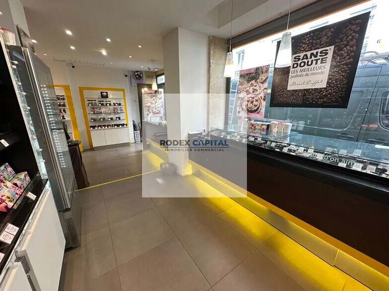 Local commercial dans Paris à louer - Photo de l’immeuble – Image 3 sur 8