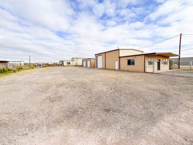 1304A Dayton Rd, Midland, TX à louer - Photo de l’immeuble – Image 1 sur 45