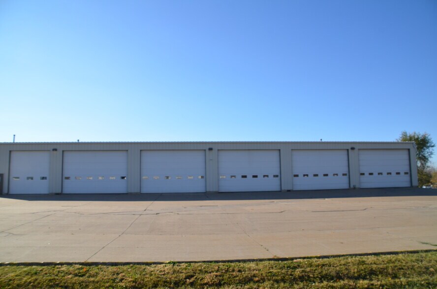 6100 7th Street Ct SW, Cedar Rapids, IA à vendre - Photo de l’immeuble – Image 3 sur 20