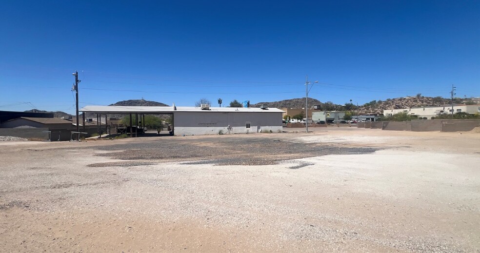 11039 N Cave Creek Rd, Phoenix, AZ à louer - Photo de l’immeuble – Image 3 sur 6