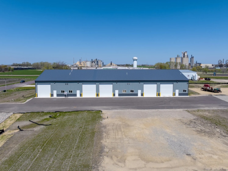 700 Armstrong Dr, Fairmont, MN 56031 - Lot 1 - - Photo intérieure - Image 2 of 15