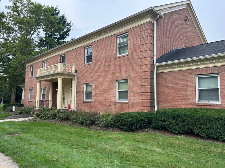 21 Beech St, Berea, OH à vendre - Photo de l’immeuble – Image 2 sur 2