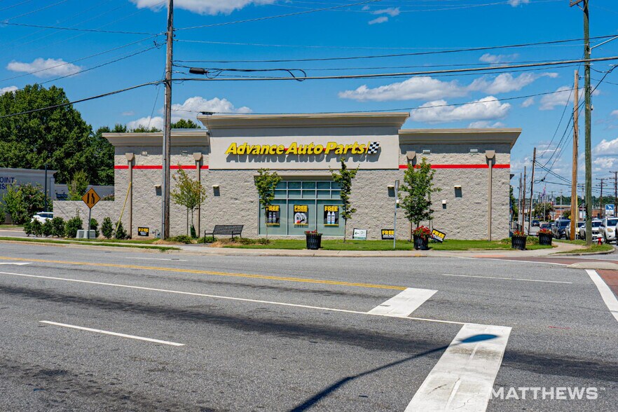 1401 N Main St, High Point, NC à vendre - Photo de l’immeuble – Image 2 sur 4