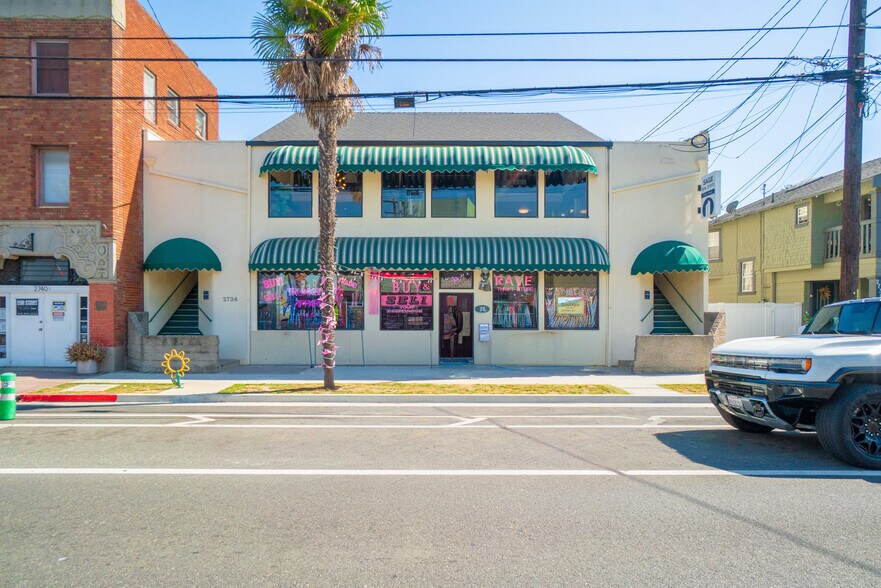 2734 E Broadway, Long Beach, CA à louer - Photo de l’immeuble – Image 1 sur 12